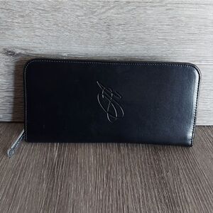 Tupperware Black Passport Holder and Travel Organizer Wallet
